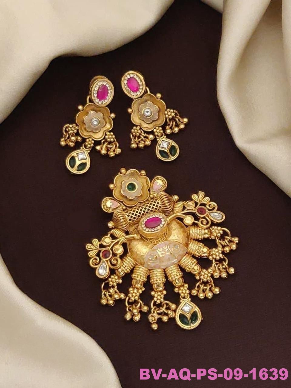 antique pendal set